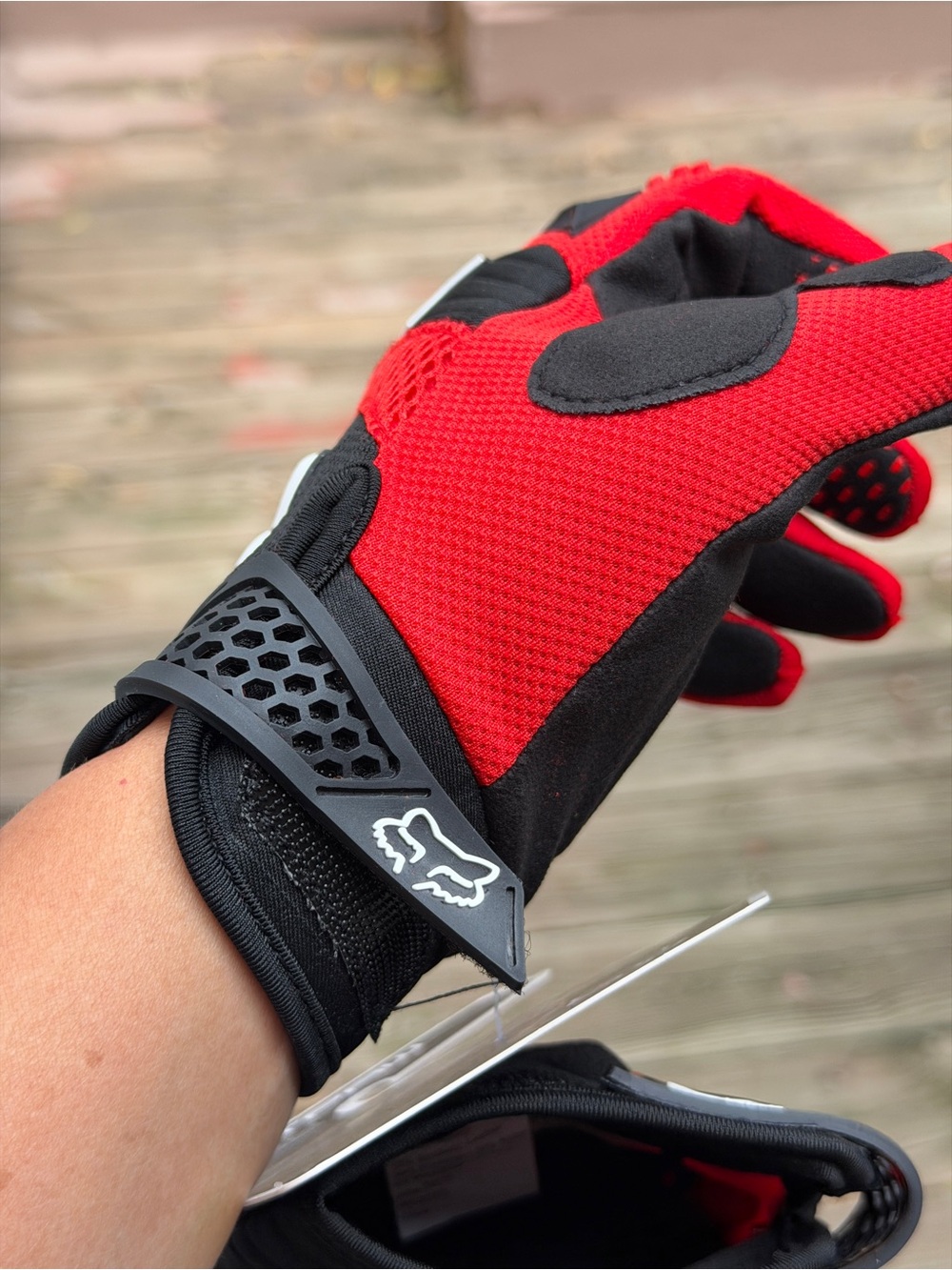 Gloves - Picture 5 of 11